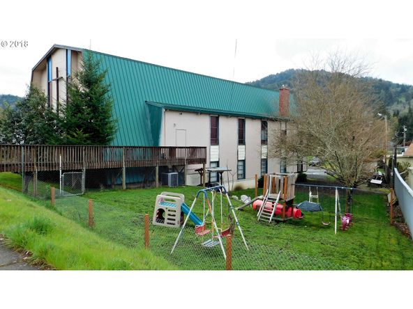 2837 W Harvard Ave, Roseburg, OR 97471